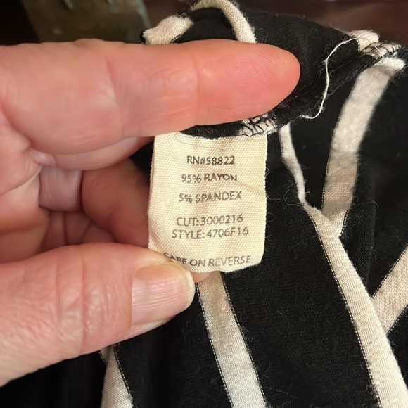 Max Studio Weekend long maxi style striped skirt. Size Medium. Has POCKETS - Picture 11 of 11